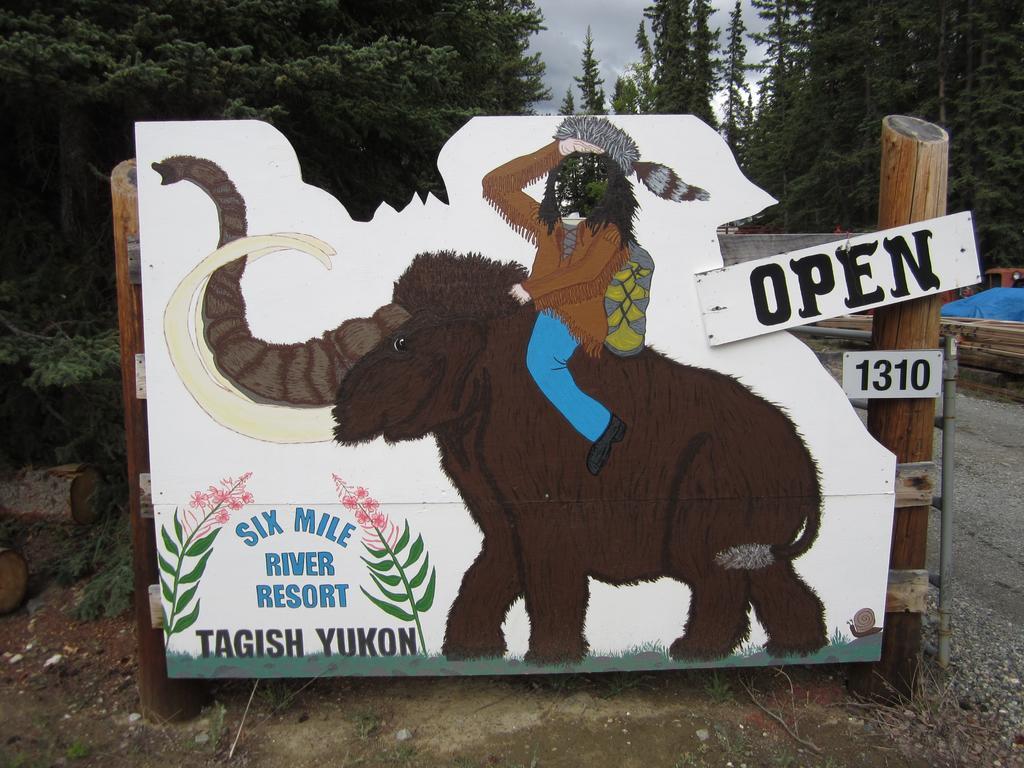 Six Mile River Resort Tagish Esterno foto